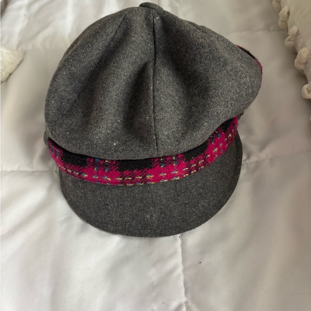 Gray Newsboy Cap with Pink Plaid Band